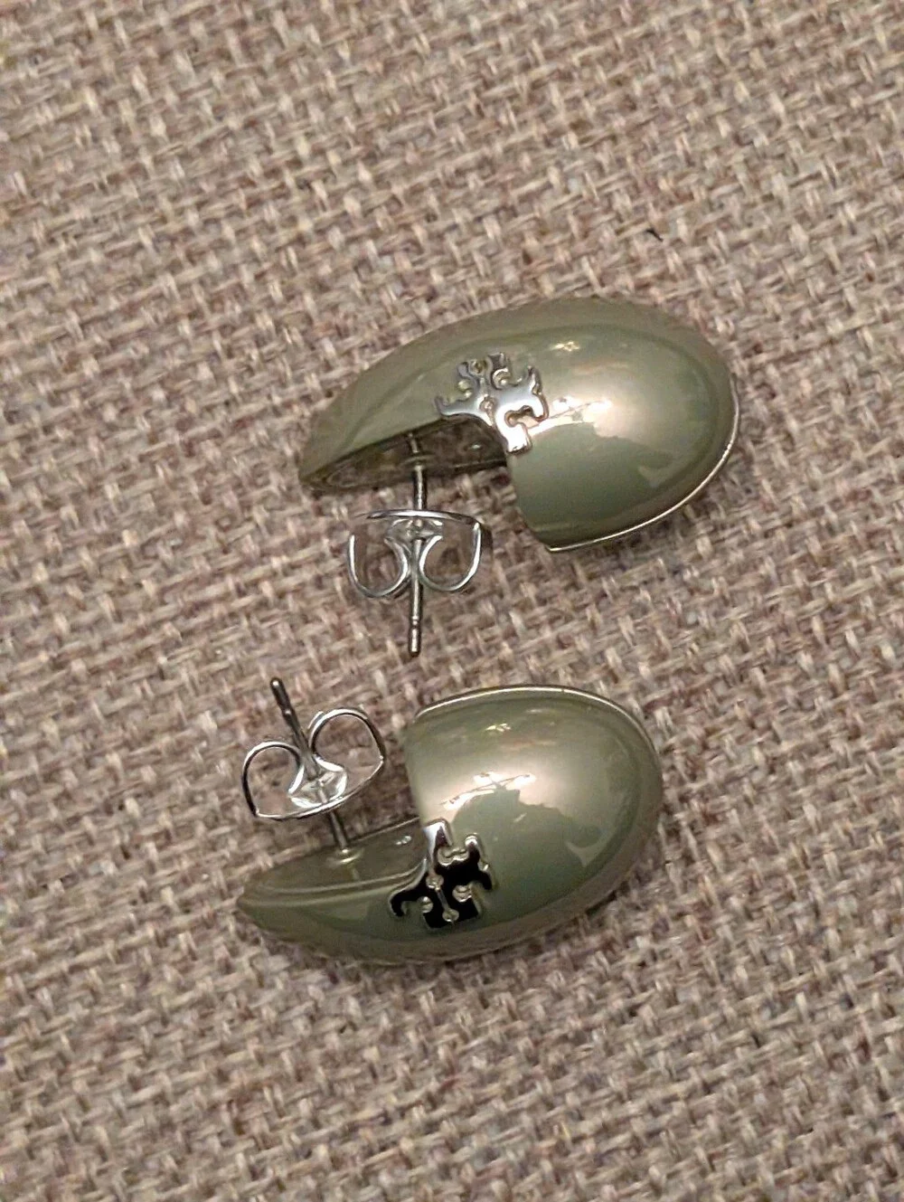 TORY BURCH Small Wave Logo Earrings In Green